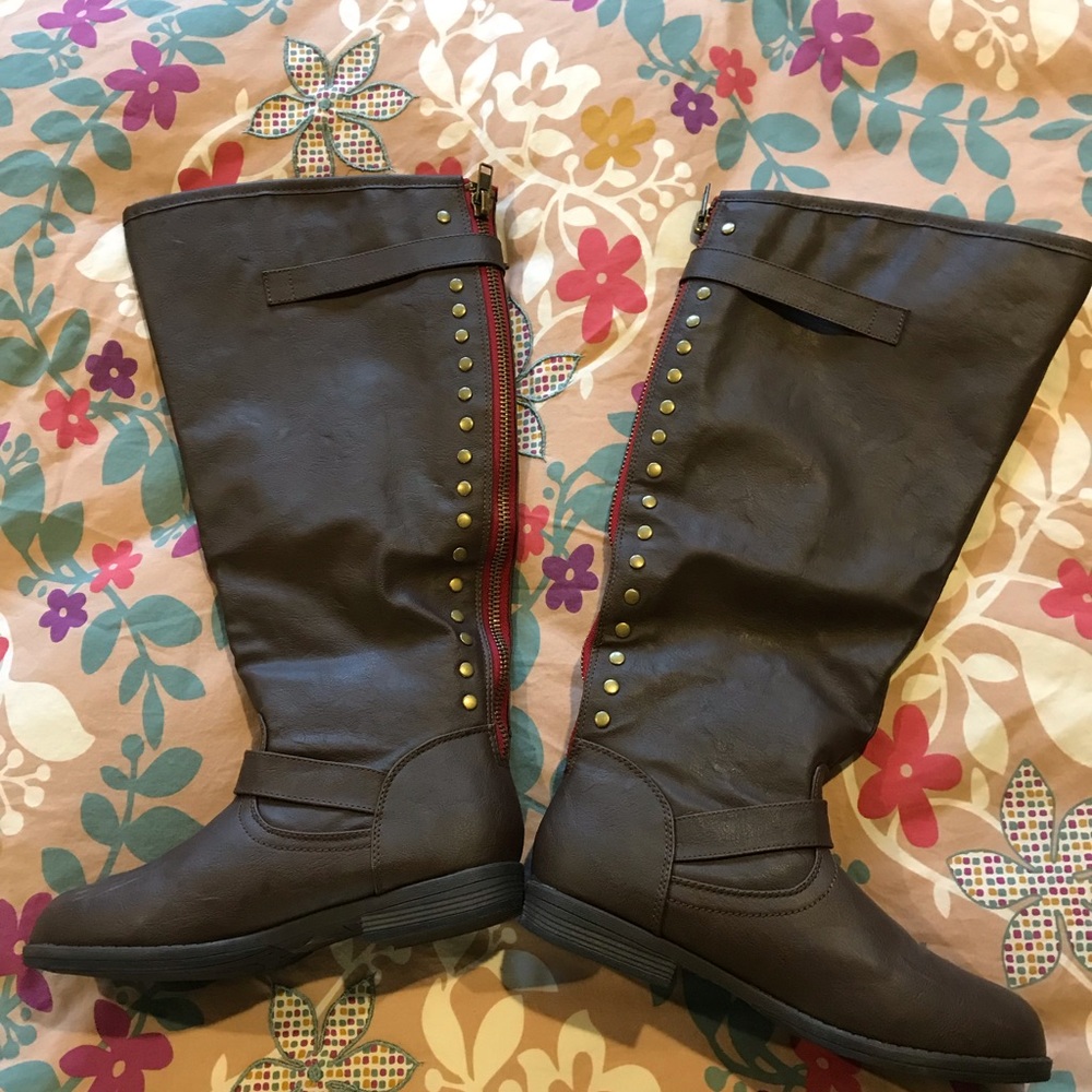 Cute boots with details